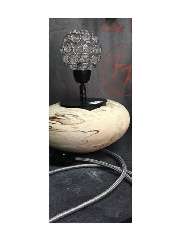 lampe à poser sur socle en bois et boule déco web